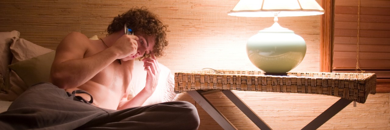 How I Dealt With Severe Anxiety in a Long-Distance Relationship Phone conversation in bed