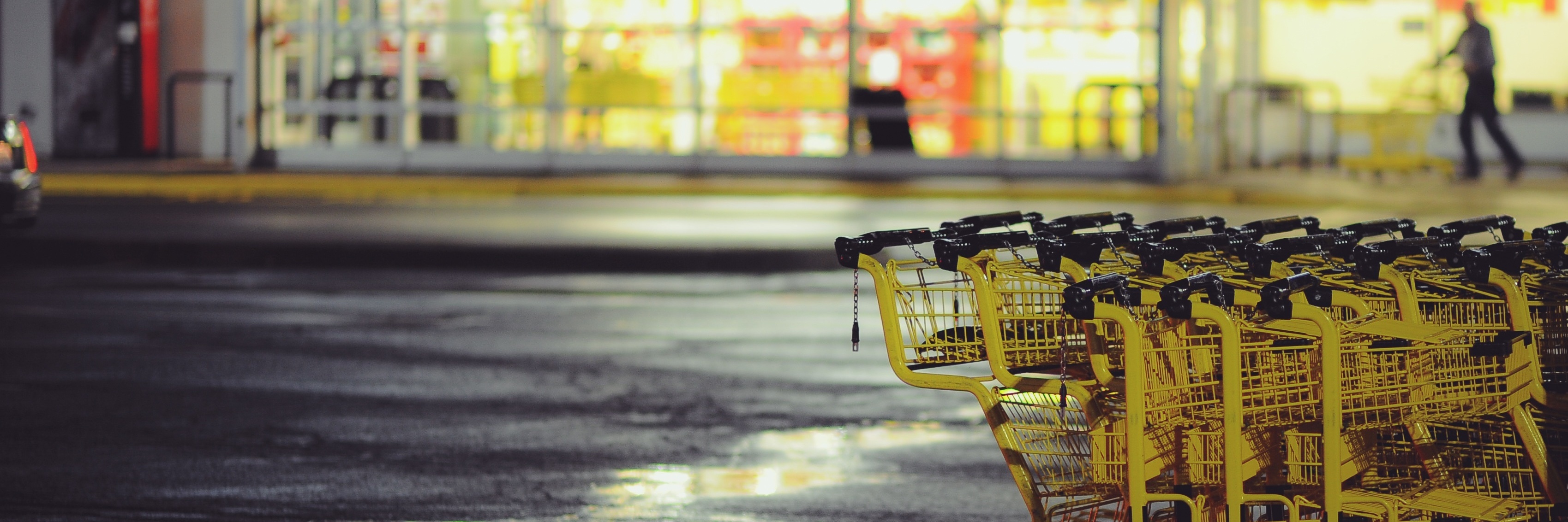 What It's Like to Shop While Having Anxiety and Panic Disorder outside a grocery store