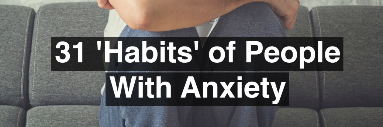 31 Habits of People With Anxiety A man sitting on a couch covering his face. Text reads: 31 habits of people with anxiety