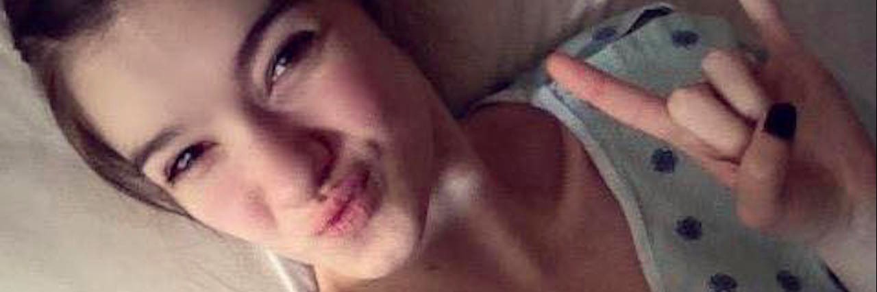 15 Photos That Show What Lyme Disease Really Looks Like girl in hospital smiling