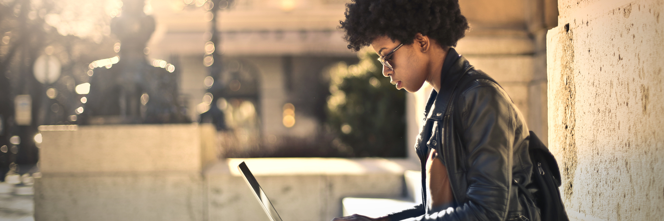 Why Walking Outside Feels Mentally Taxing When You Have Social Anxiety A woman is focusing on her work outside the building