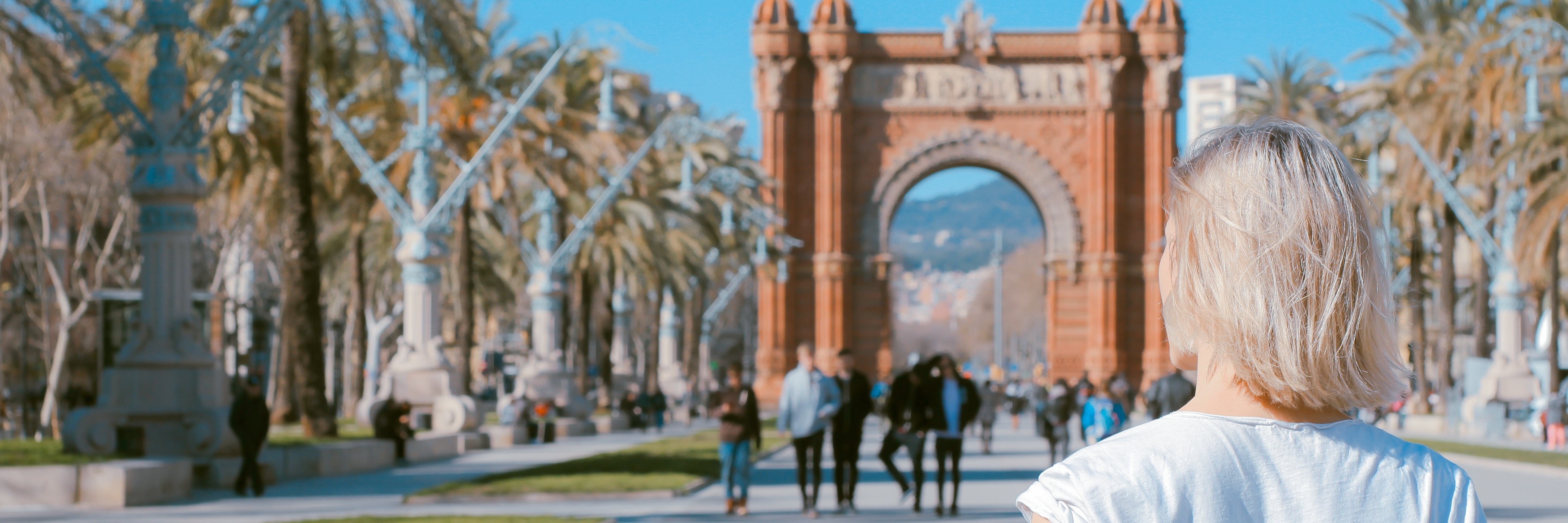 To My Eating Disorder: The Relationship I Didn’t Know I Was In woman from behind looking at palm trees