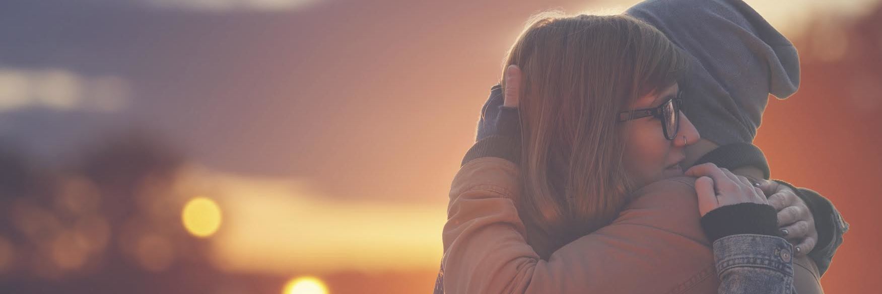 What to Say to a Partner With an Eating Disorder couple hugging