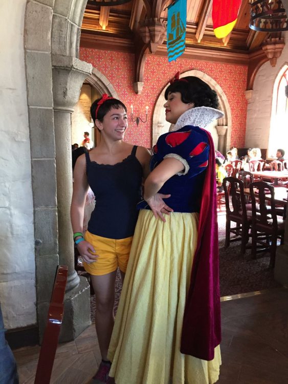 woman meeting snow white at disneyworld
