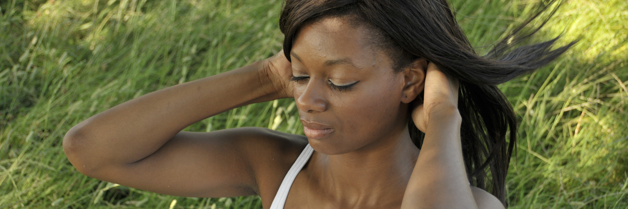 Encouragement for Those With Fibromyalgia Who Struggle With Heat woman sitting outside in the shade