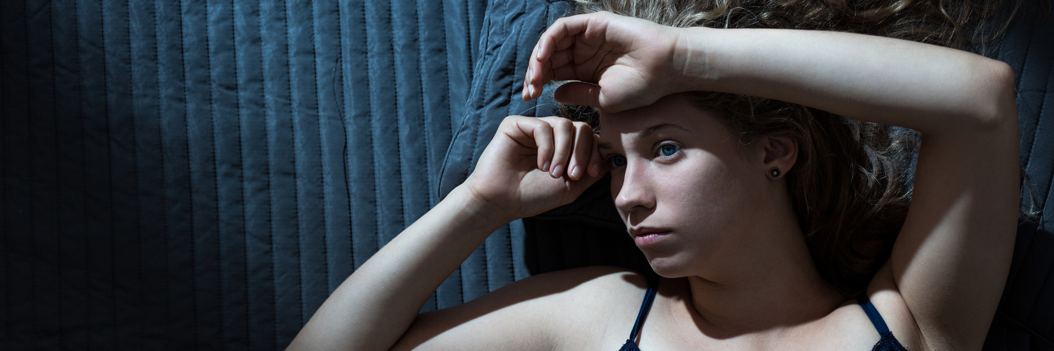 My Phone Isn't Stealing My Sleep – My Chronic Condition Is Teen girl tries to sleep.