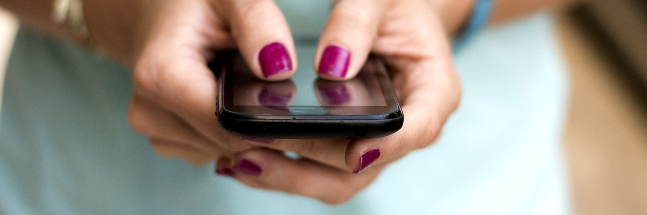 Being Open and Sharing Your Struggles With Health Online girl texting on her phone