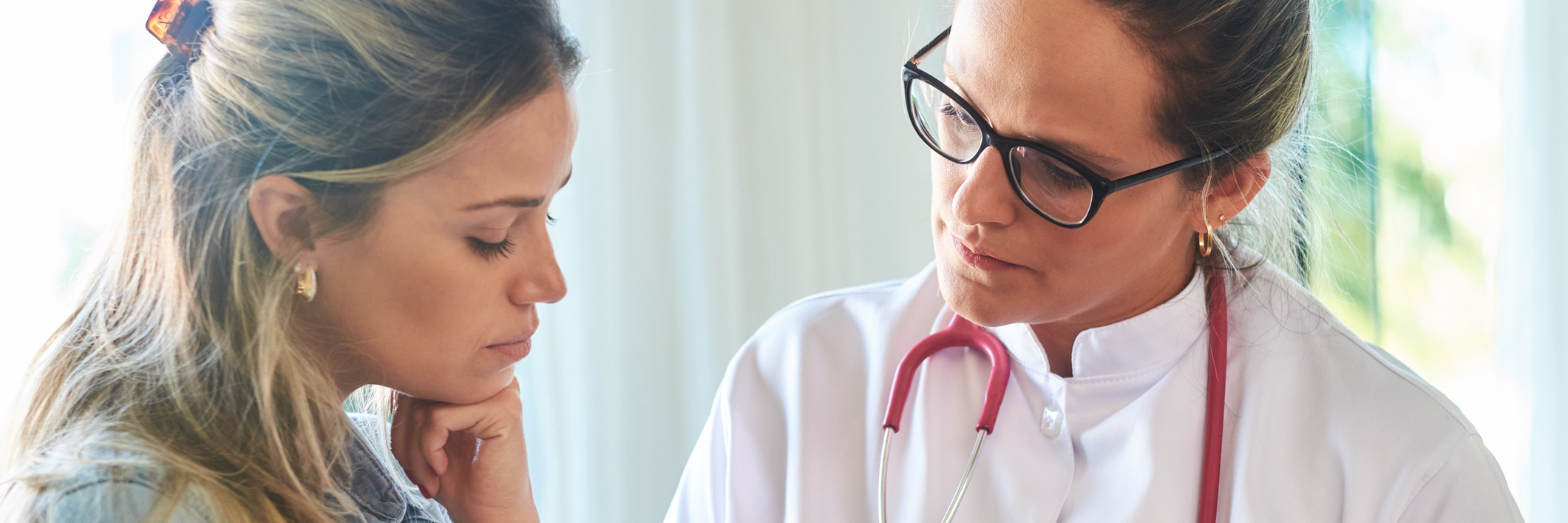 patient talking with doctor