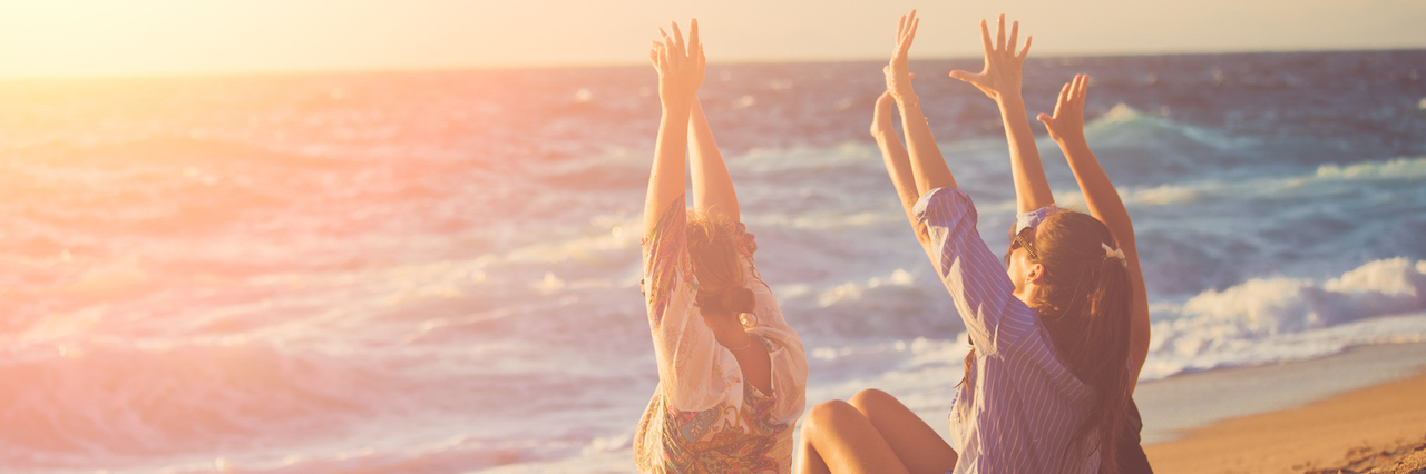 Thanking the Friends Who Helped Me Through Eating Disorder Recovery friends on the beach