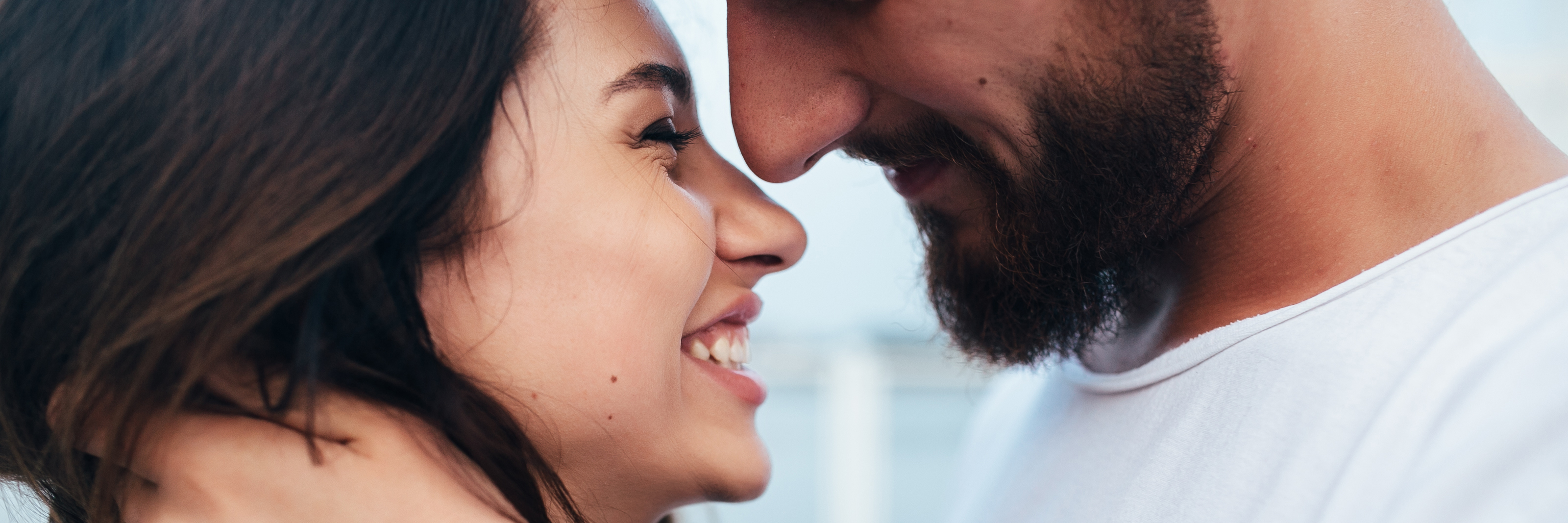 4 Things I Want My New Partner to Know About Dating a Spoonie A young couple, looking at each other, smiling.