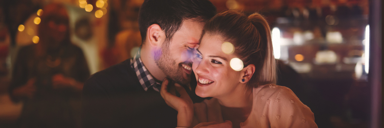 Dating While Dealing With Multiple Mental Illnesses Two people on a date