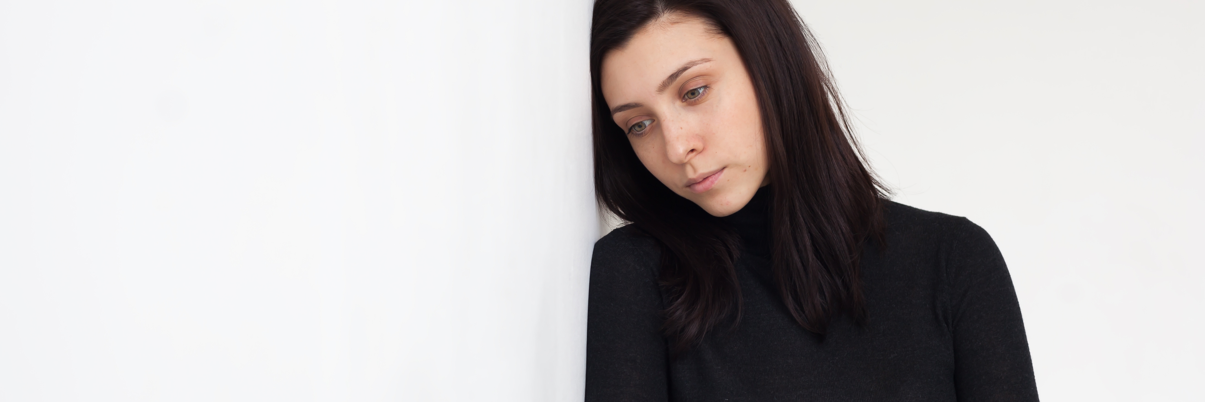 What It's Like to Grow up with OCD teen girl in black clothing leaning on wall upset