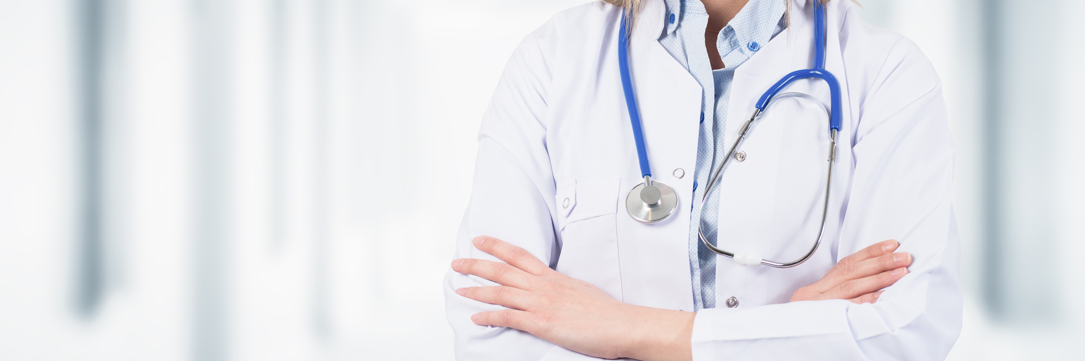 5 Lessons I Learned About Fibromyalgia Once I Had It female doctor smiling with her arms crossed