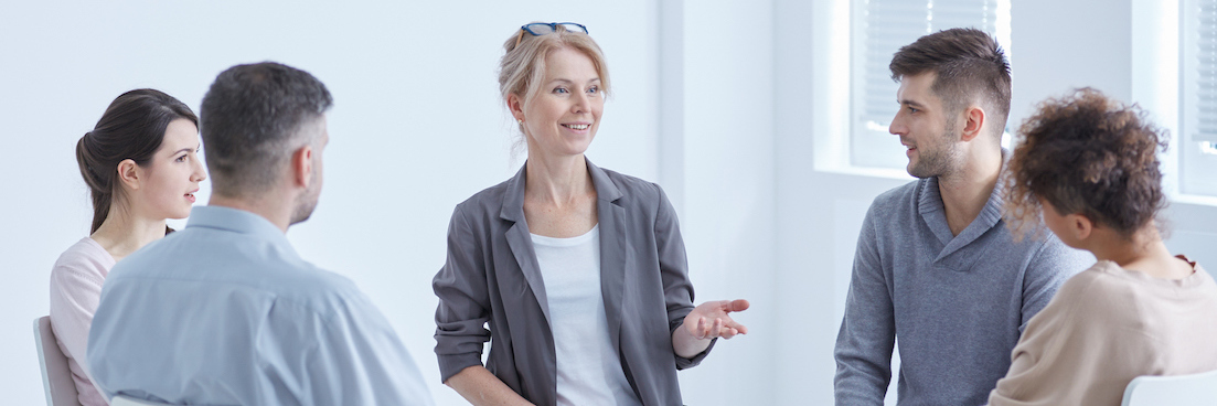 8 Ways My Mental Illness Support Group Has Helped Me Grow people in group therapy