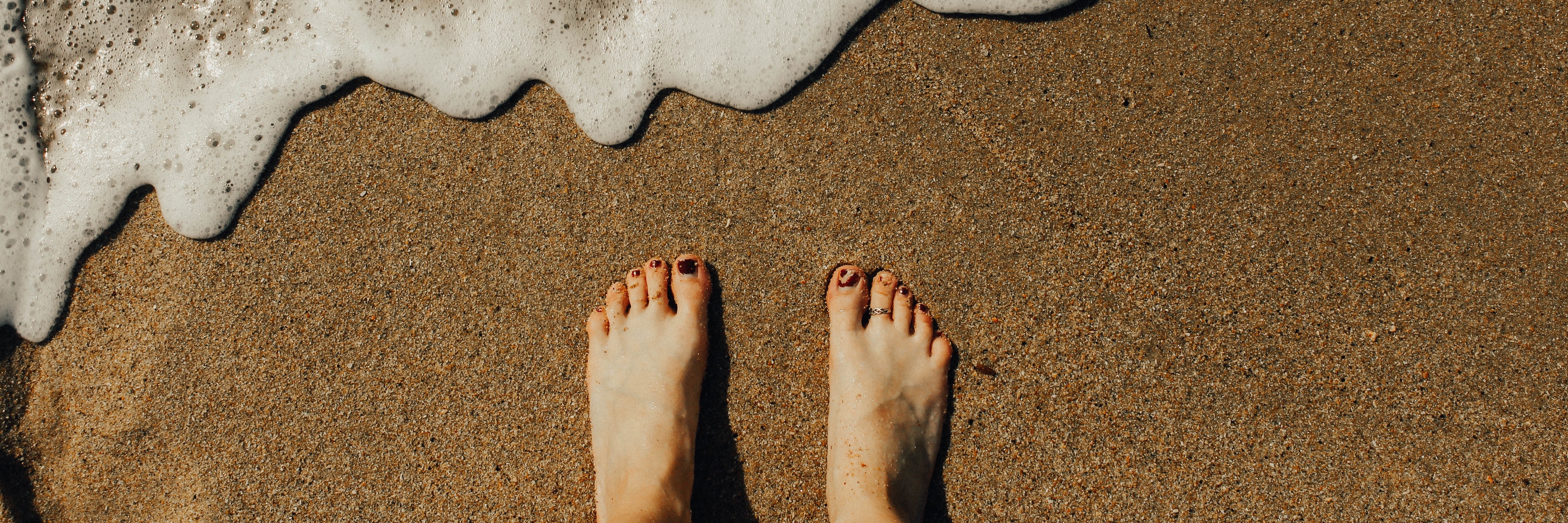 Why Summer Is Tough for Me as Someone in Anorexia Recovery feet beach
