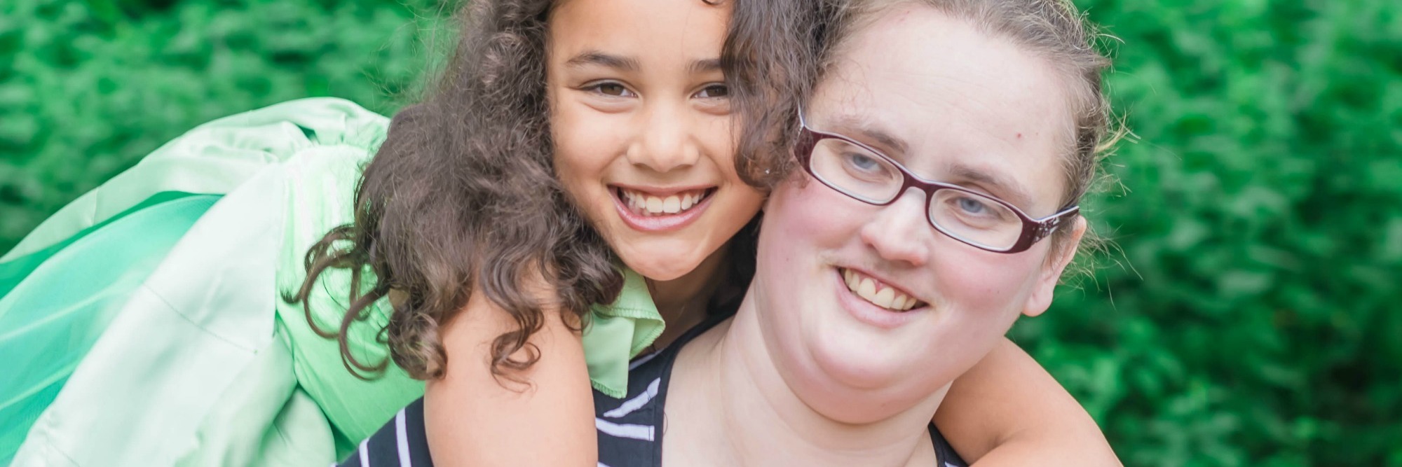 Adrenal Insufficiency: Why You Shouldn't Say 'You Look Well' woman with daughter hugging her from behind