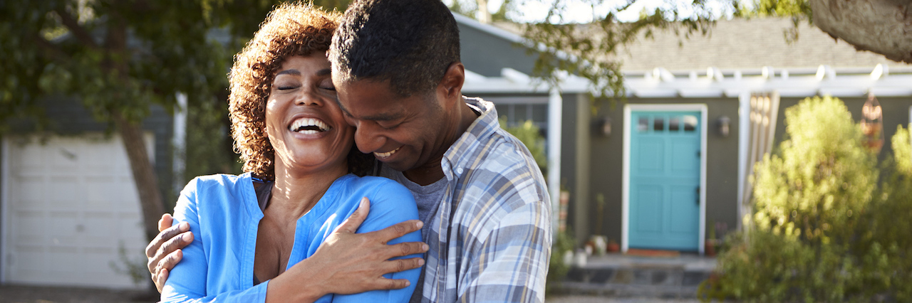 Quinn Gee Offers Relationship Tips for People With Mental Illness A couple outside