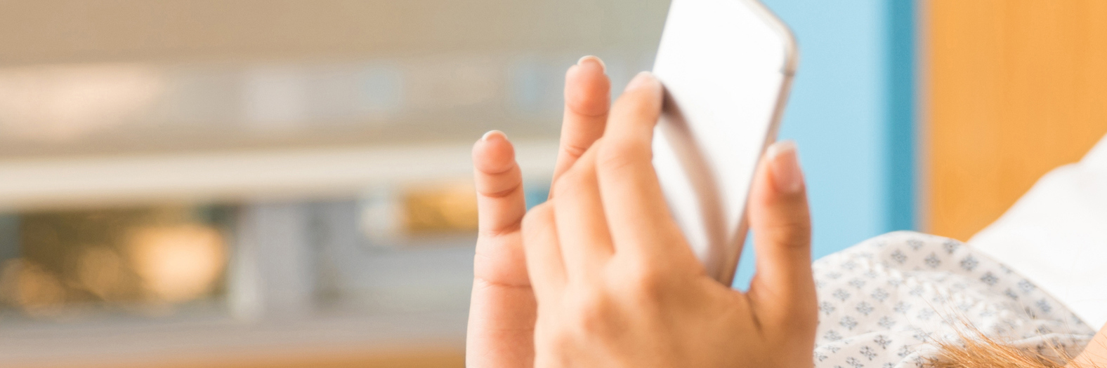 The Selfie I Wish I'd Taken in the Hospital Hospital patient using a smartphone