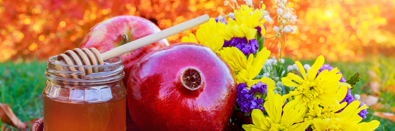 Multiple Sclerosis: Letting Go of Anger on Rosh Hashanah honey, apple and pomegranate for rosh hashanah