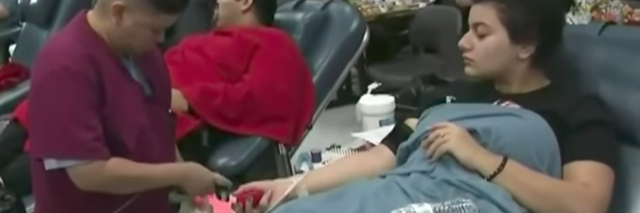 woman donating blood after the shooting in las vegas