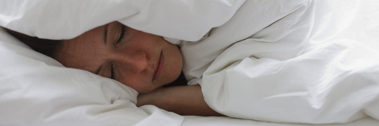 How to Manage Fibromyalgia Fatigue woman sleeping in bed