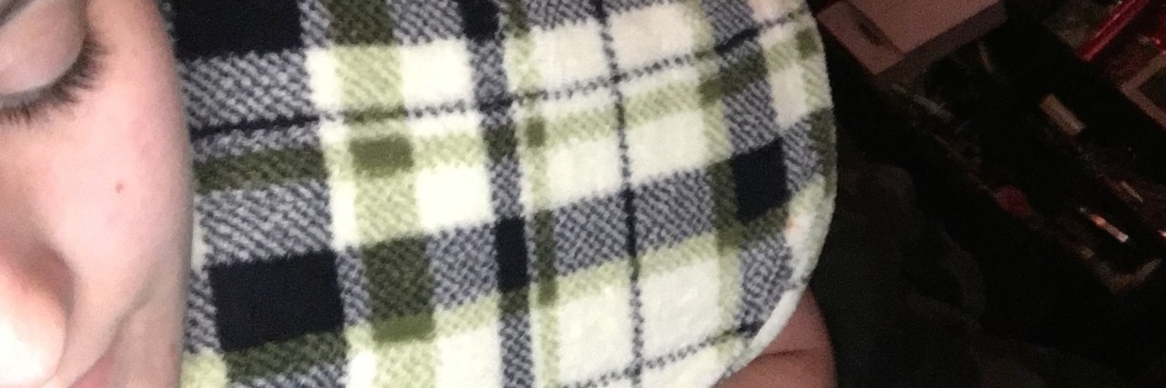 Parts of Fibromyalgia You Don't See in My Instagram Photos michelle murray wrapped in blanket