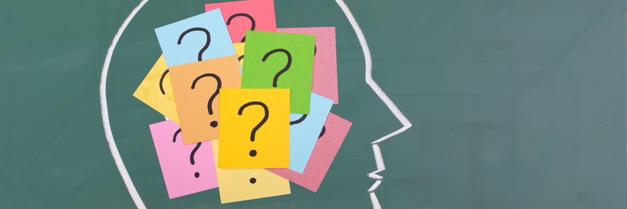 Tips to Help With Memory Loss After a Concussion or Brain Injury Human head chalkboard drawing full of post it notes with question marks.