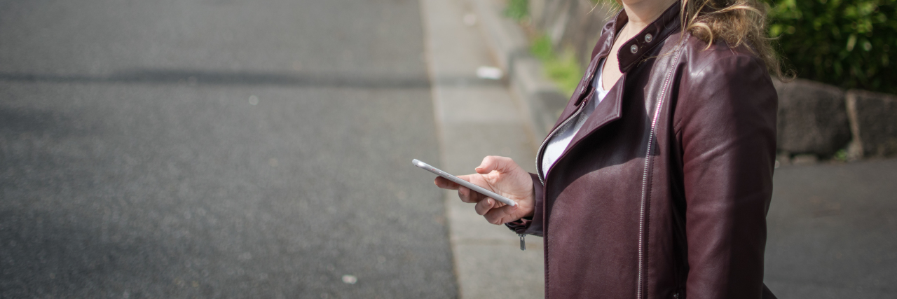 Dear Uber Drivers: I'm Not Being Rude, I Have Anxiety Young White Female Waiting For uber