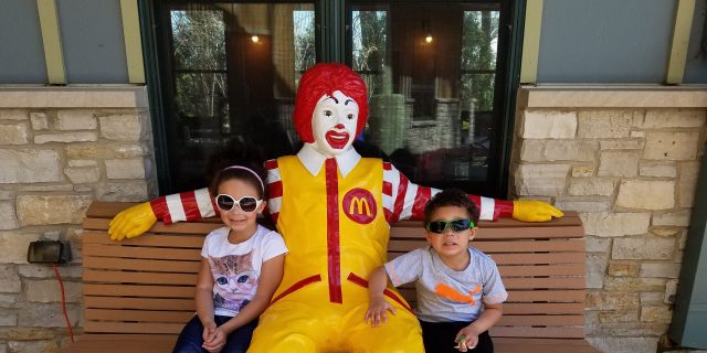 kids with ronald mcdonald