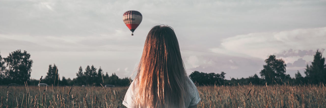 Why Depression Feels Comfortable to Me woman looking at sky