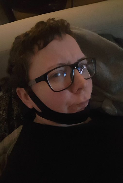 woman with support strap around jaw and head