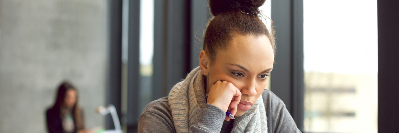 What It's Like Sitting Through a High School Class With Fibromyalgia A female student working on a computer.