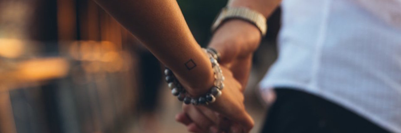 Tips for Dating With Breast Cancer two people in love holding hands