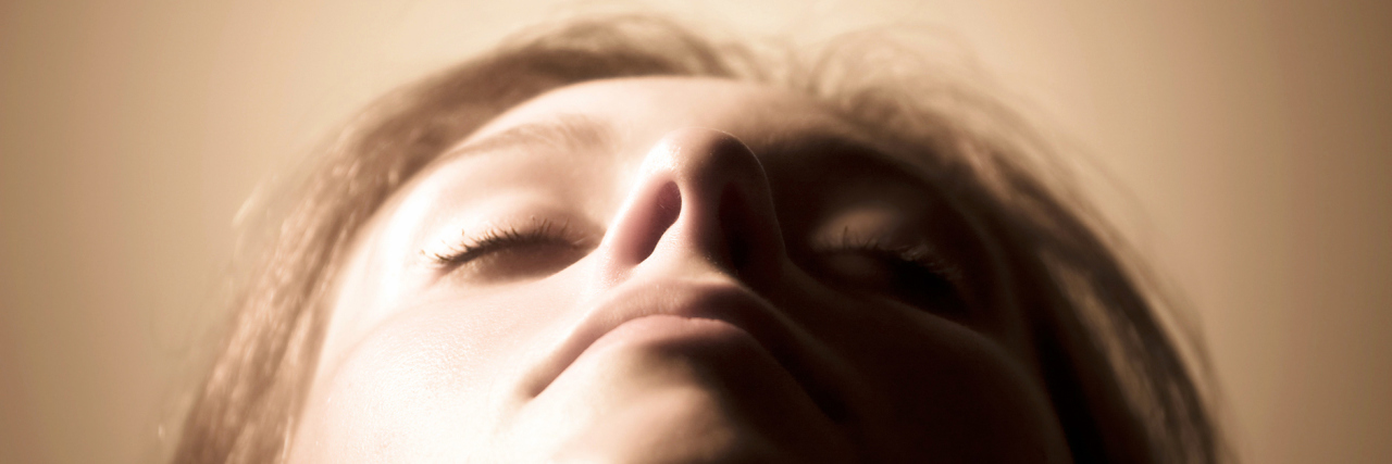 4 Ways to Make a Chronic Illness Flare-Up More Bearable A woman looking up.