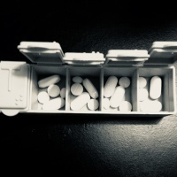 A picture of a pill divider.