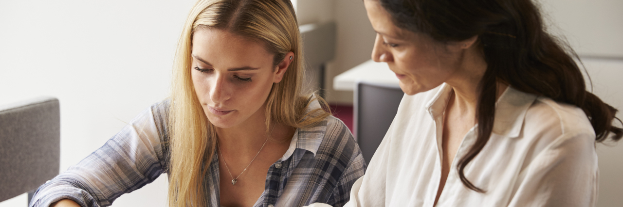 Tutor Using Learning Aids To Help Student With Dyslexia