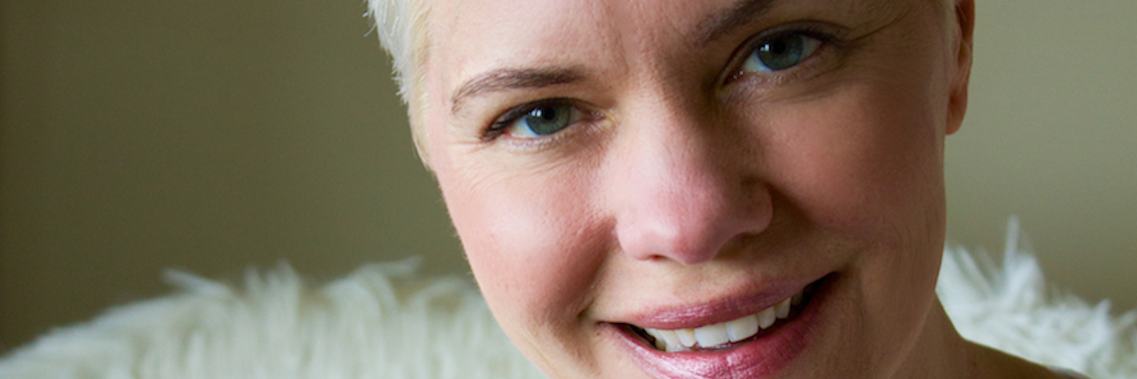 10 Tips for Dealing With a Thyroid Cancer Diagnosis woman with short blond hair