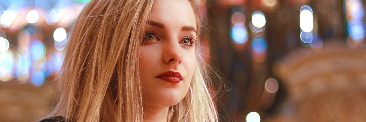 My Life Is Amazing... Yet I Still Struggle With a Mental Illness woman staring off into the distance