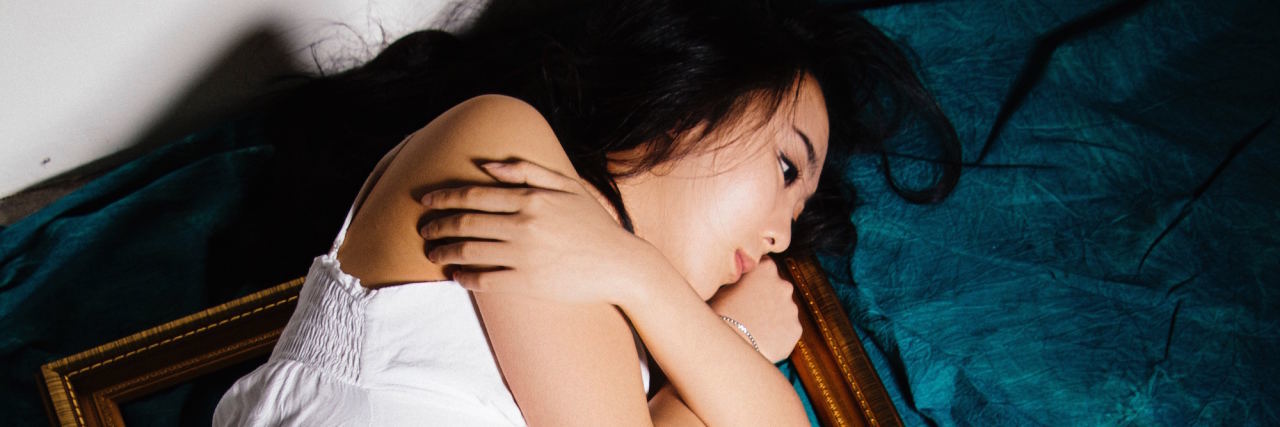 16 Everyday ‘Anxiety Thoughts’ You Might Recognize woman sad