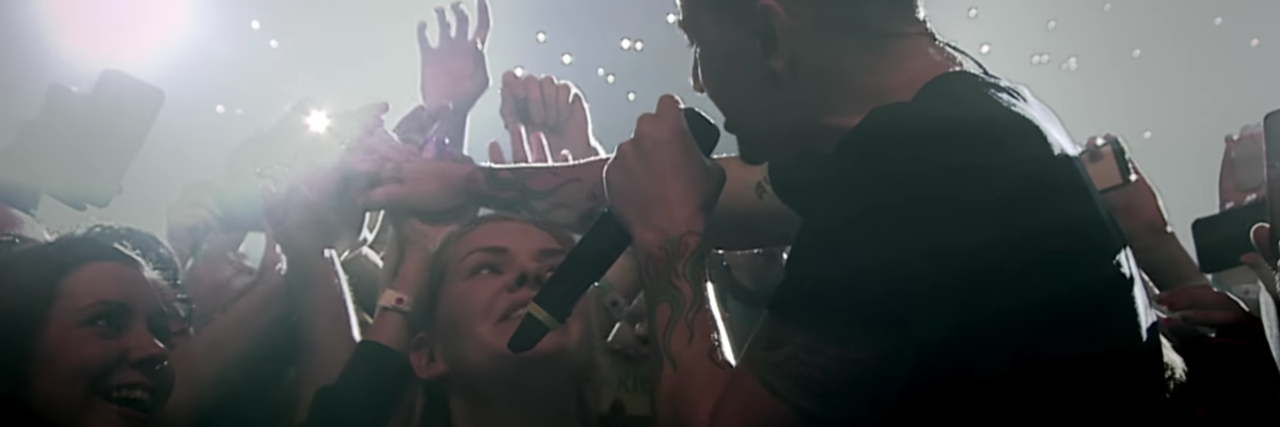 chester bennington in video for one more light with reaching fans