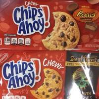 Comparison of almost identical red packaging of Chips Ahoy! original and peanut butter