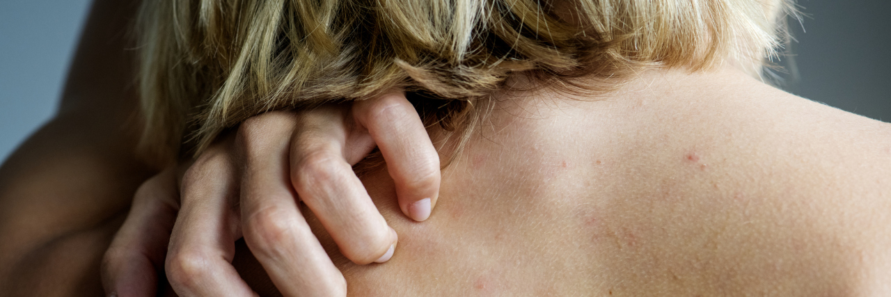 How Experiencing Severe Pain Reminded Me to Be Grateful woman holding her back in pain