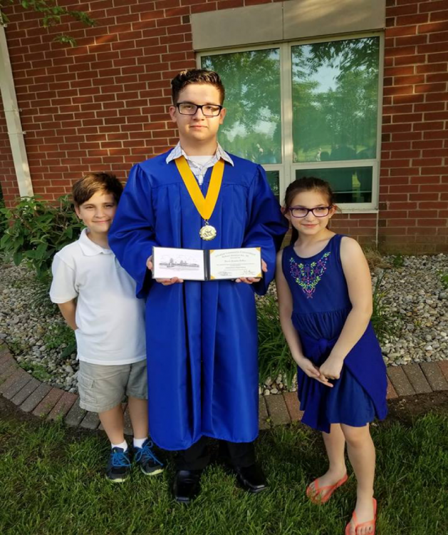 boy graduating with siblings