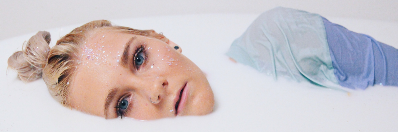 16 Things People Do When They're Emotionally 'Numb'