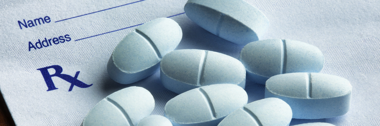 'Death Certificate Program' Tells Doctors When Patient Died of Opioids pills and prescription pad