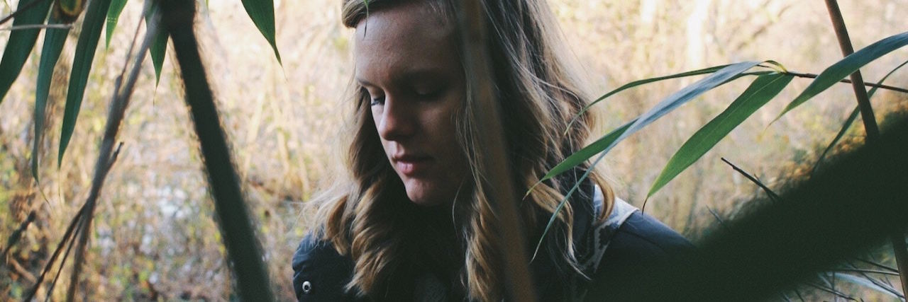 How Trauma Affects Your Memories and Sense of Time a woman sitting outside