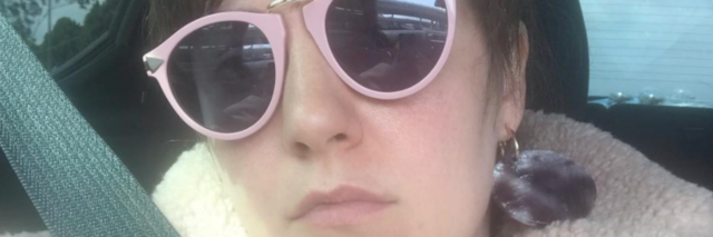 Lena Dunham selfie in pink sunglasses