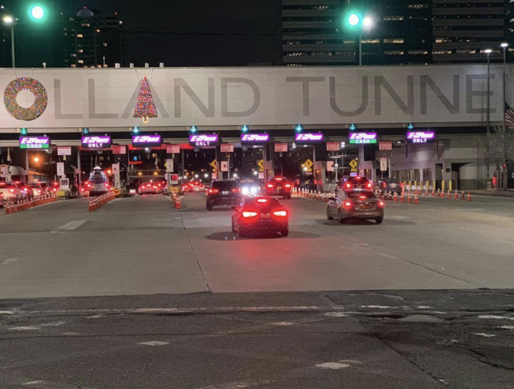 Holland Tunnel with wreaths over the "o" and "a."