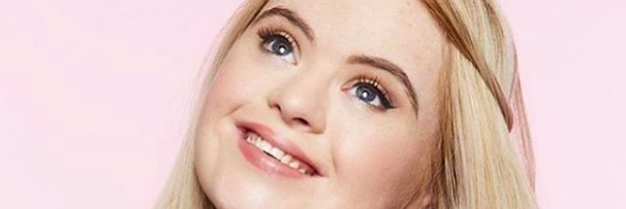 dæmning Rationel blik Model With Down Syndrome Kate Grant Is the New Face of Benefit Cosmetics