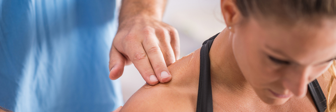 What a Pain Clinic Might Have to Offer You A woman sitting down, a doctor is touching her back